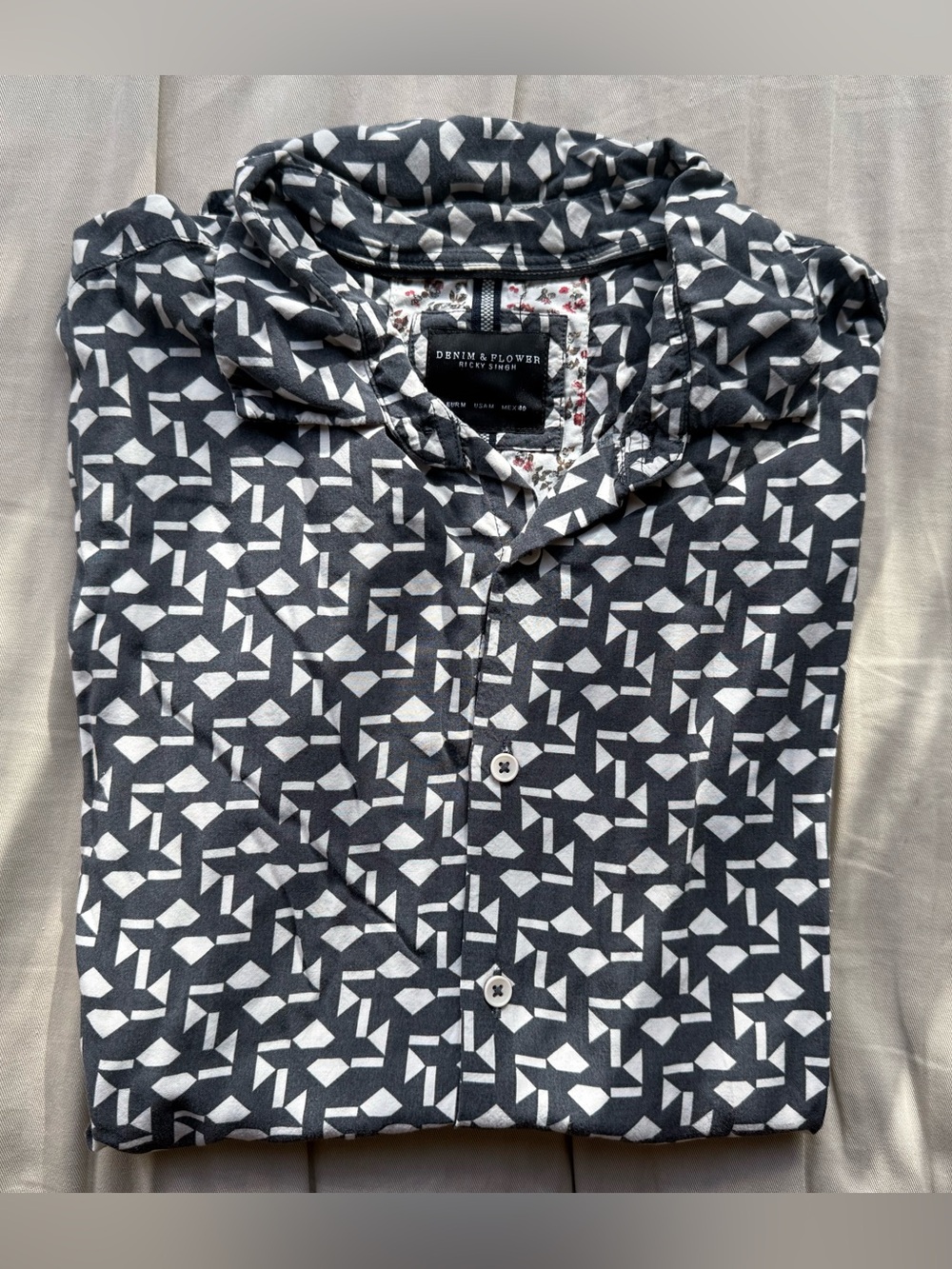 Retro Short Sleeve Button Down - Medium DENIM & FLOWER